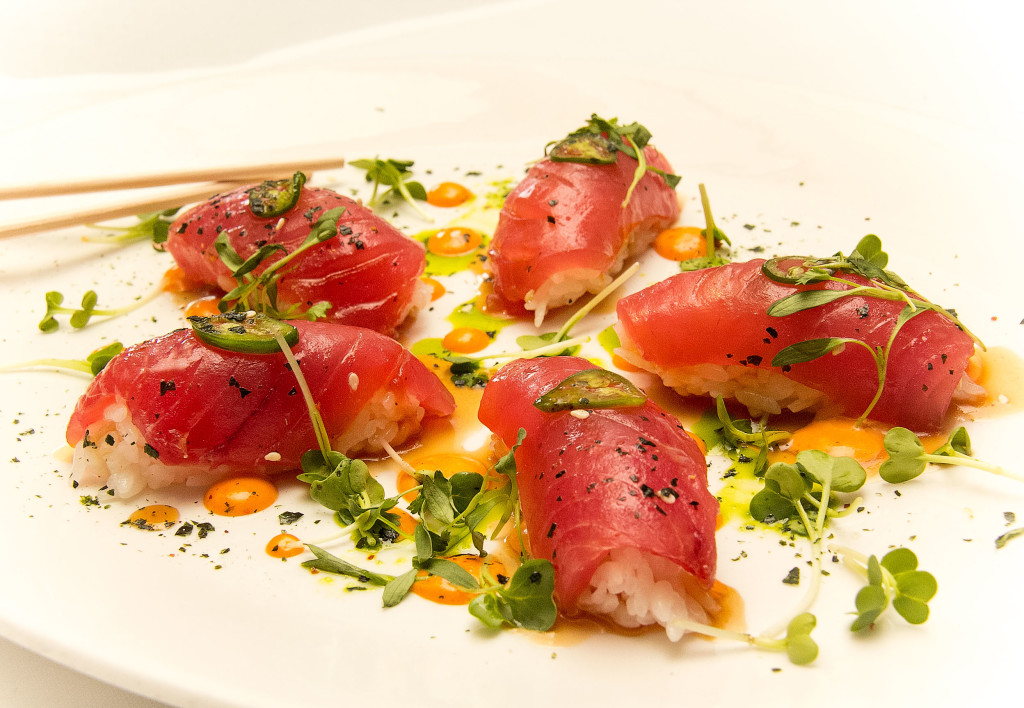 full plate of tuna sushi
